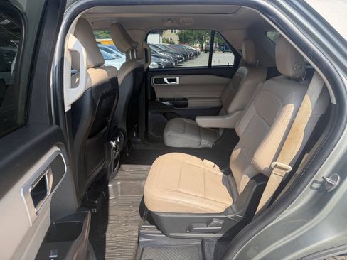 Used 2020 Ford Explorer XLT w/ Equipment Group 202A AWD/4WD image 13