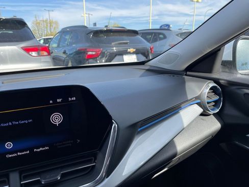 Used 2025 Chevrolet Trax LT image 34