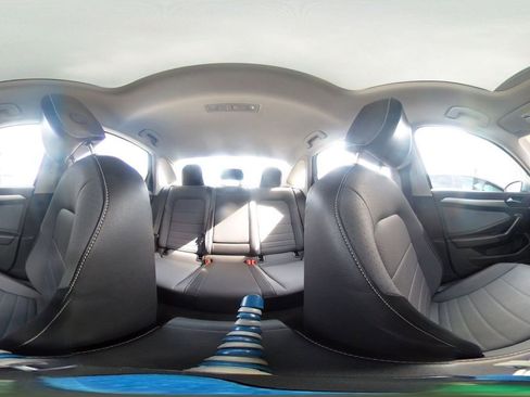 Used 2025 Volkswagen Jetta SE image 40