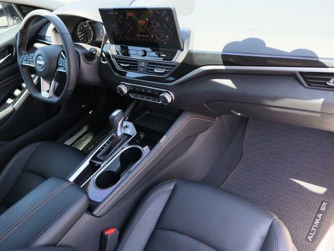 Used 2023 Nissan Altima 2.5 SR w/ SR Premium Package image 28