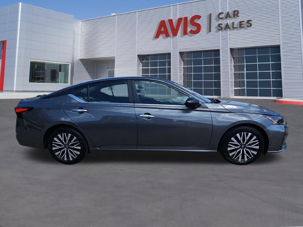 Used 2025 Nissan Altima 2.5 SV FWD image 5