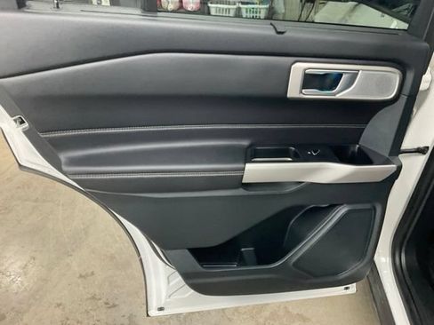 Used 2024 Ford Explorer Limited w/ Limited Technology Package AWD/4WD image 13