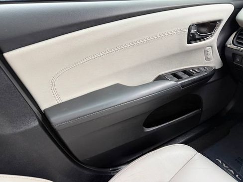 Used 2018 Toyota Avalon XLE Premium image 15