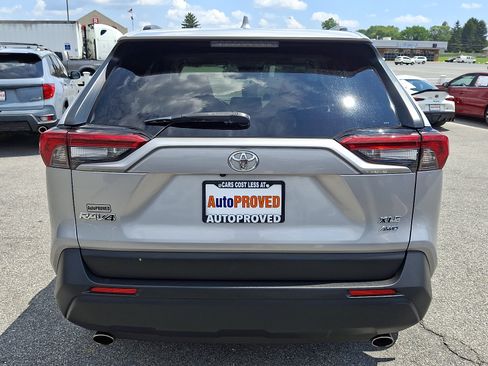 Used 2019 Toyota RAV4 XLE Premium w/ Cold Weather Package AWD/4WD image 5