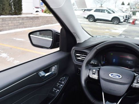 New 2026 Ford Escape SE FWD image 17