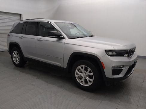 Used 2023 Jeep Grand Cherokee Limited image 11