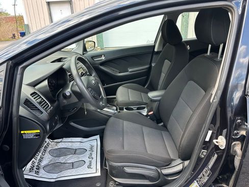Used 2017 Kia Forte LX FWD image 19