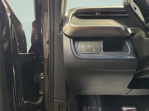 New 2025 Volkswagen ID. Buzz Pro S RWD image 8