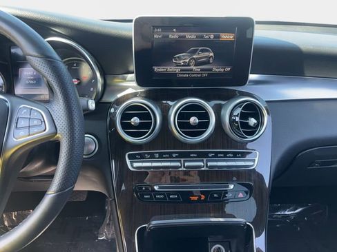 Used 2019 Mercedes-Benz GLC 300 4MATIC image 23