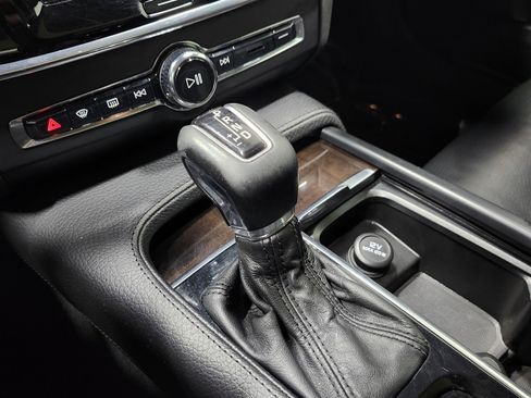 Used 2018 Volvo S90 T5 Momentum w/ Protection Package image 32