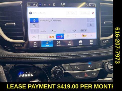 Used 2026 Chrysler Pacifica Select FWD image 11