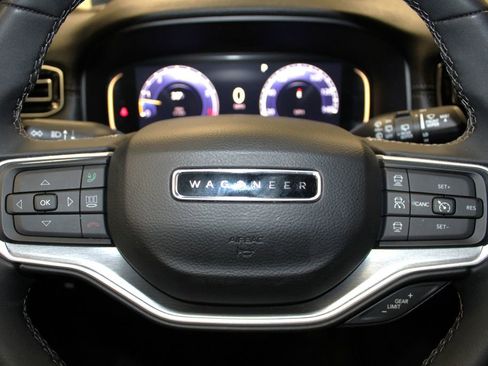 Used 2025 Jeep Wagoneer Series II image 11