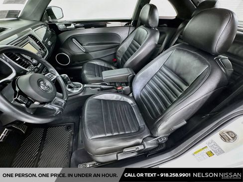 Used 2012 Volkswagen Beetle 2.0T FWD image 20