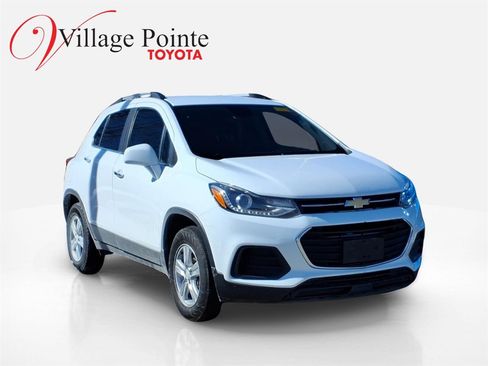 Used 2020 Chevrolet Trax LT w/ Driver Confidence Package image 3