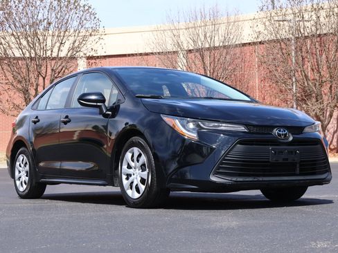 Used 2024 Toyota Corolla LE FWD image 1