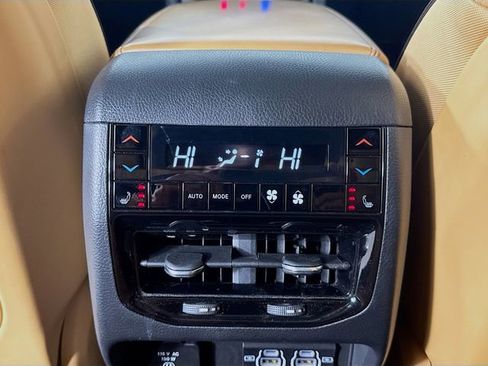 Used 2023 Jeep Grand Cherokee Summit w/ Luxury Tech Group V AWD/4WD image 32