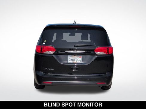 Used 2026 Chrysler Voyager LX FWD image 7