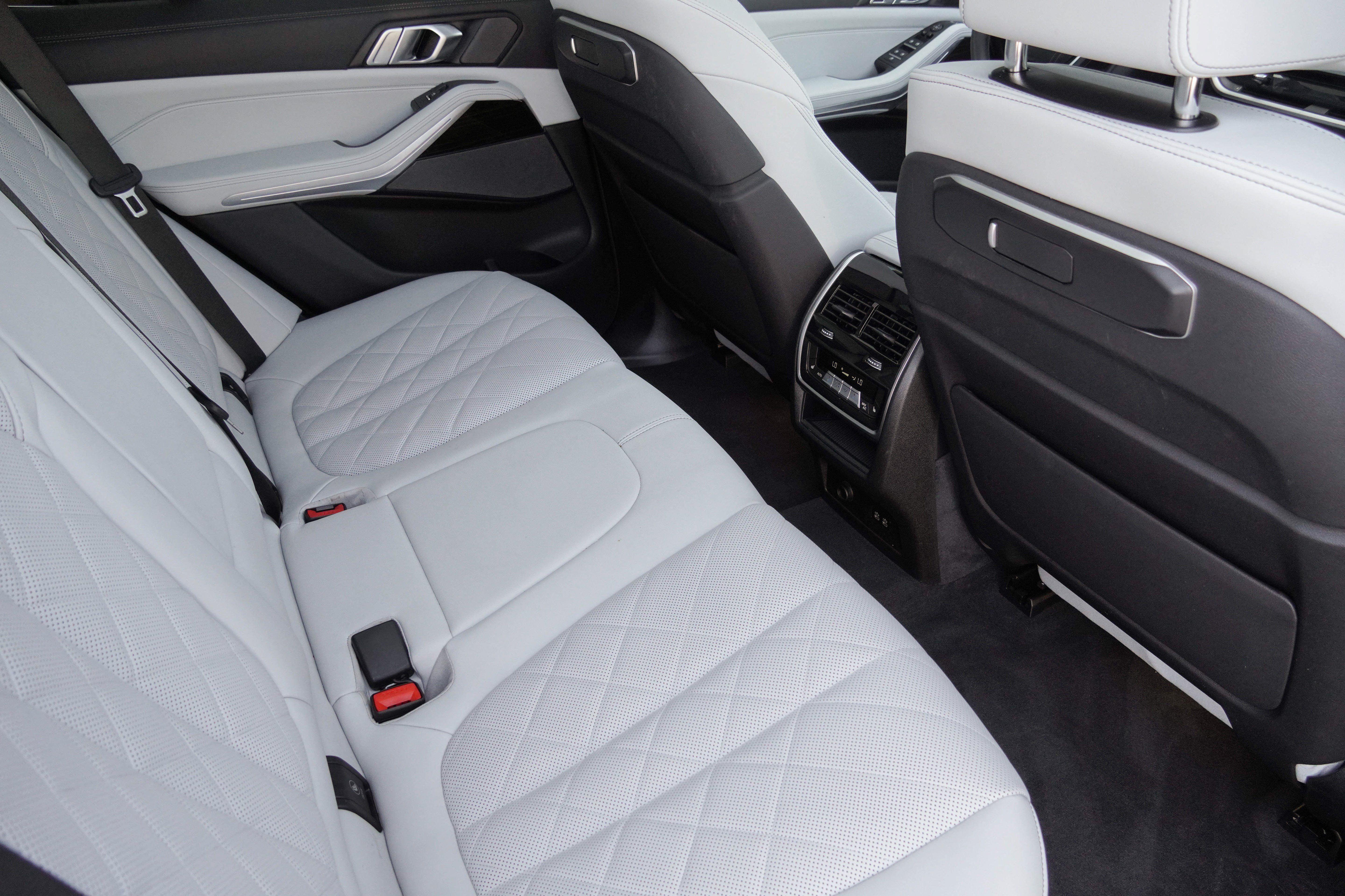 Certified 2025 BMW X5 sDrive40i w/ Climate Comfort Package RWD image 31