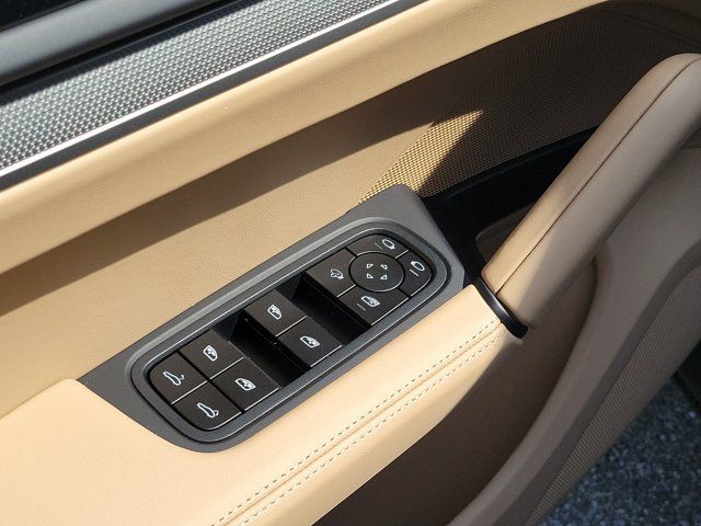 Used 2026 Porsche Cayenne AWD/4WD image 26