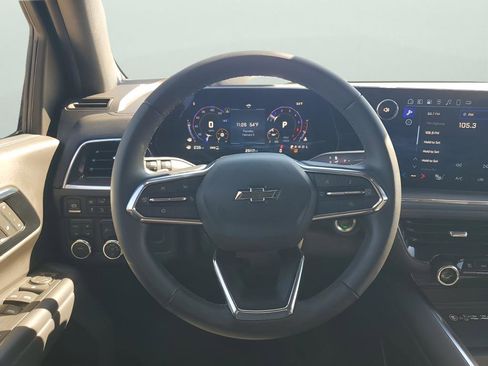 Used 2025 Chevrolet Suburban Z71 image 24