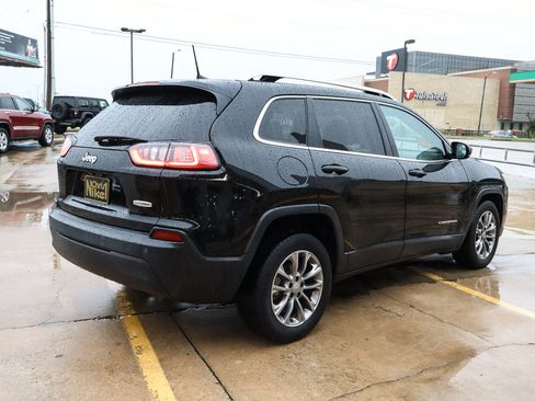 Used 2019 Jeep Cherokee Latitude Plus w/ Cold Weather Group FWD image 5