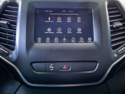 Used 2019 Jeep Cherokee Latitude Plus image 5