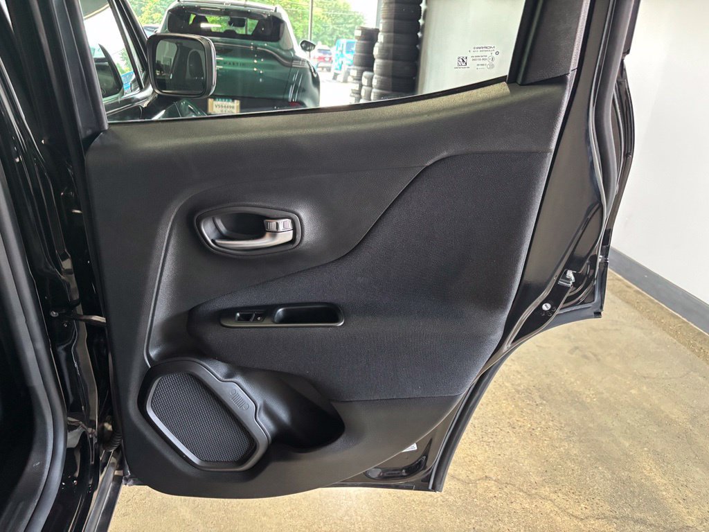 Used 2020 Jeep Renegade Latitude w/ Cold Weather Group AWD/4WD image 20
