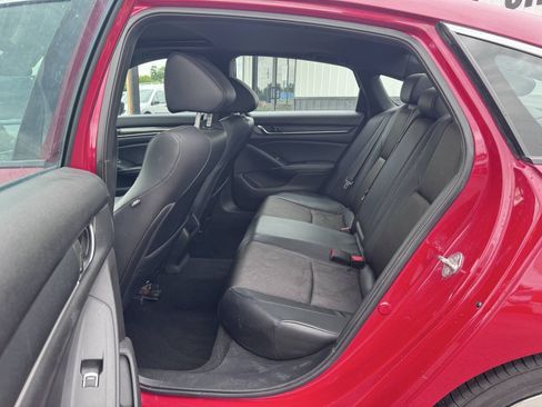 Used 2018 Honda Accord Sport image 14