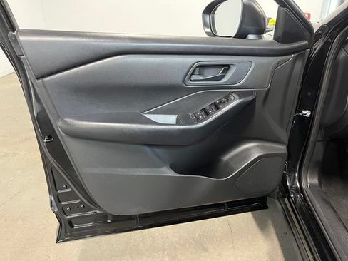 Used 2024 Nissan Rogue S FWD image 25