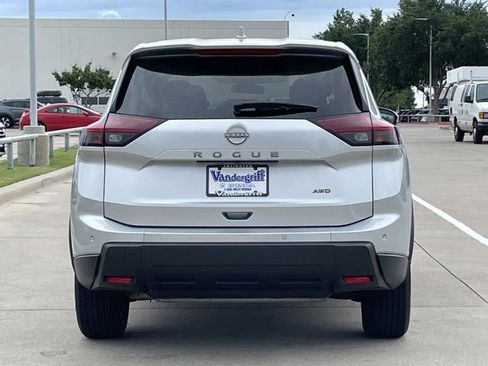 Used 2025 Nissan Rogue SV AWD/4WD image 5
