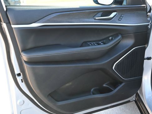 New 2026 Jeep Grand Cherokee Limited image 8