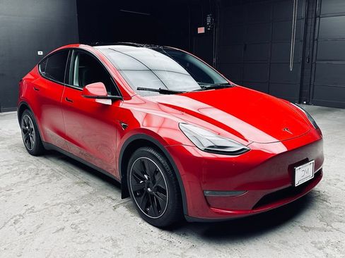 Used 2023 Tesla Model Y Long Range AWD/4WD image 9