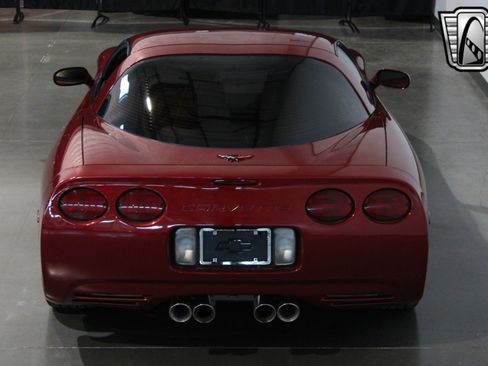 Used 2001 Chevrolet Corvette Coupe w/ Preferred Equipment Group2 image 10