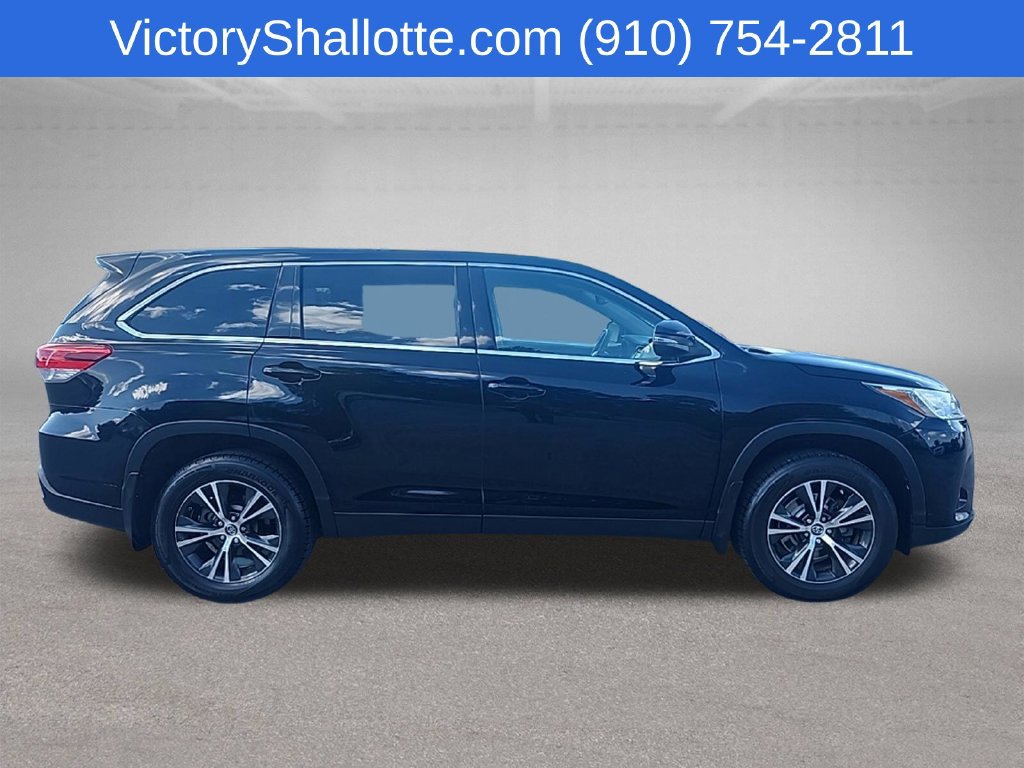 Used 2019 Toyota Highlander LE AWD/4WD image 27