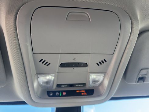 Used 2023 GMC Acadia SLT image 27