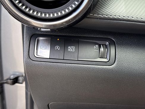 Used 2025 Chevrolet Equinox LT FWD image 16