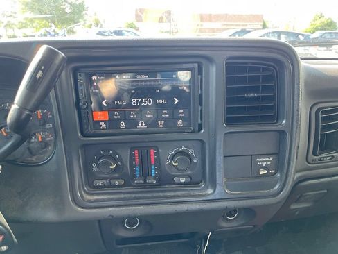 Used 2006 Chevrolet Silverado 2500 LT AWD/4WD image 10