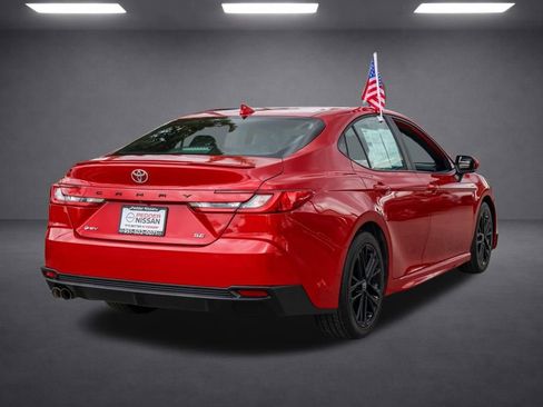 Used 2025 Toyota Camry SE FWD image 4