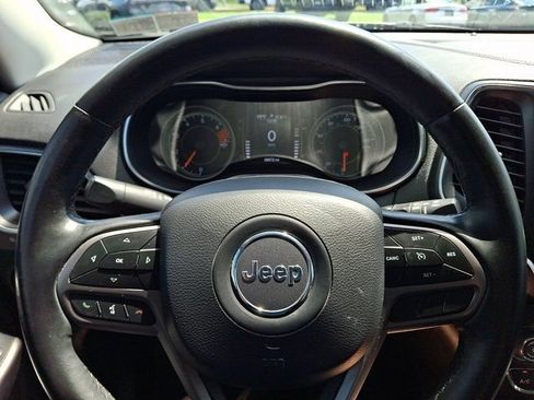 Certified 2019 Jeep Cherokee Latitude Plus w/ Cold Weather Group AWD/4WD image 23