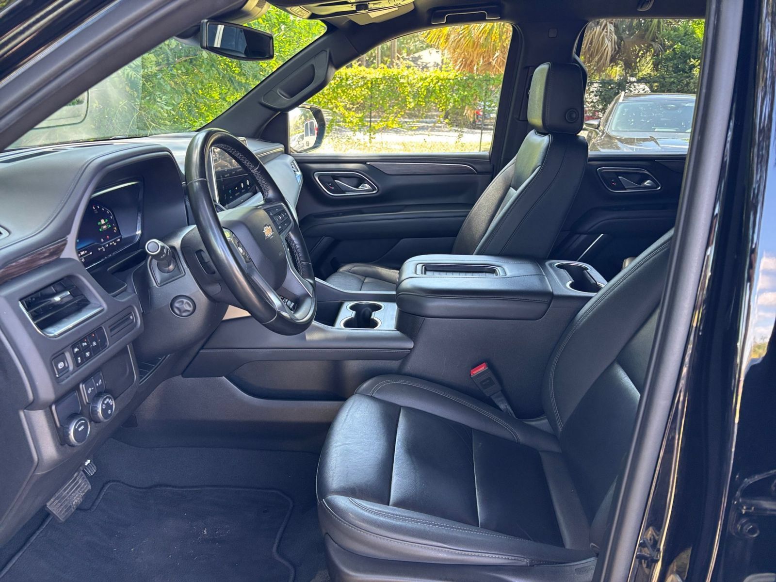 Used 2024 Chevrolet Tahoe LT w/ Luxury Package RWD image 30