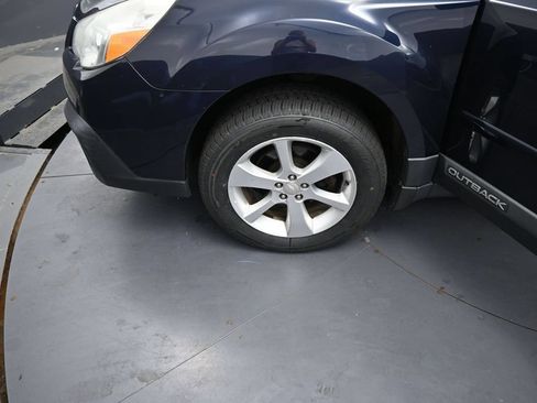 Used 2013 Subaru Outback 2.5i Premium AWD/4WD image 12