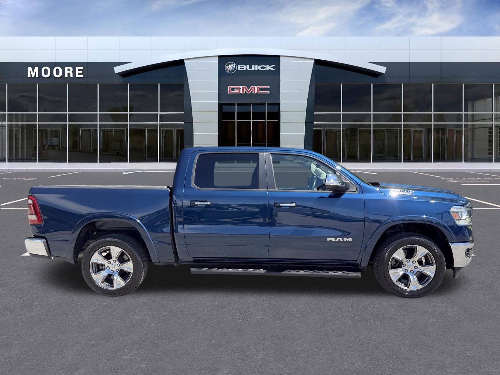 Used 2022 RAM 1500 Laramie AWD/4WD image 2