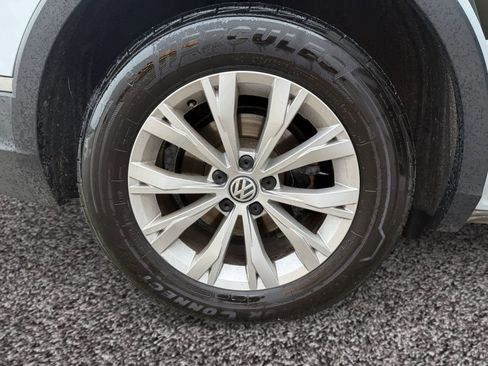 Used 2018 Volkswagen Tiguan SE image 14