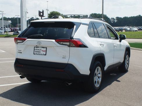 Used 2021 Toyota RAV4 LE AWD/4WD image 18