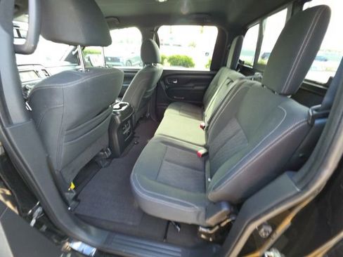 Used 2018 Nissan Titan SV w/ SV Convenience Package RWD image 23