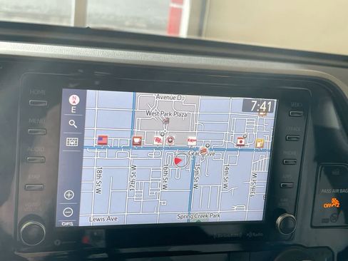 Used 2021 Toyota Highlander XLE AWD/4WD image 18