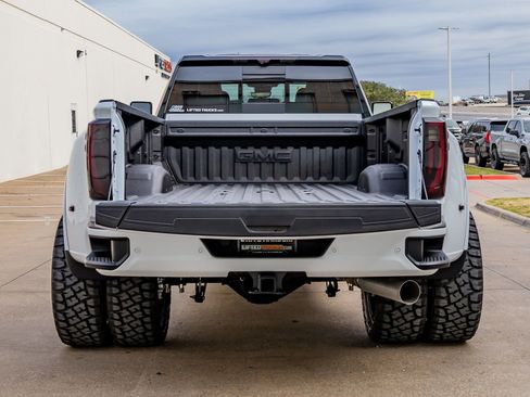 Used 2026 GMC Sierra 3500 Denali Ultimate image 9