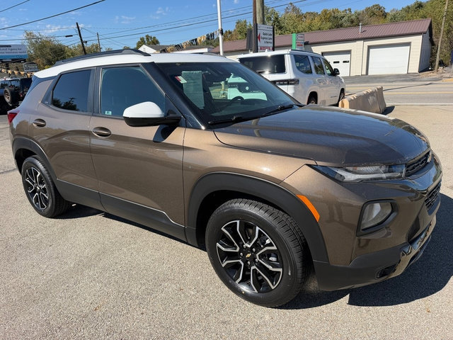 Used 2022 Chevrolet TrailBlazer ACTIV w/ Sun and Liftgate Package FWD image 9