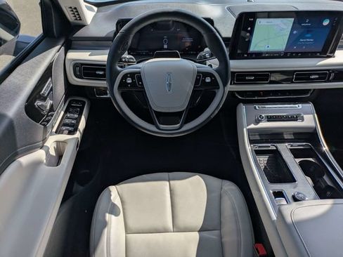 Used 2025 Lincoln Aviator 2WD image 17