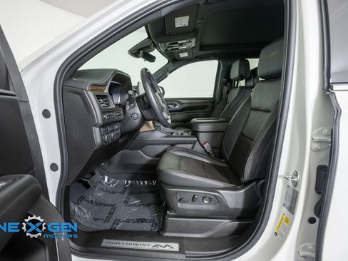 Used 2024 Chevrolet Suburban High Country w/ Advanced Technology Package AWD/4WD image 11